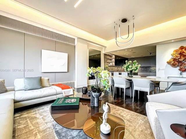 2-bedroom condo for sale in Hollywood - 3501 N Ocean Dr V5 - MondialRealty