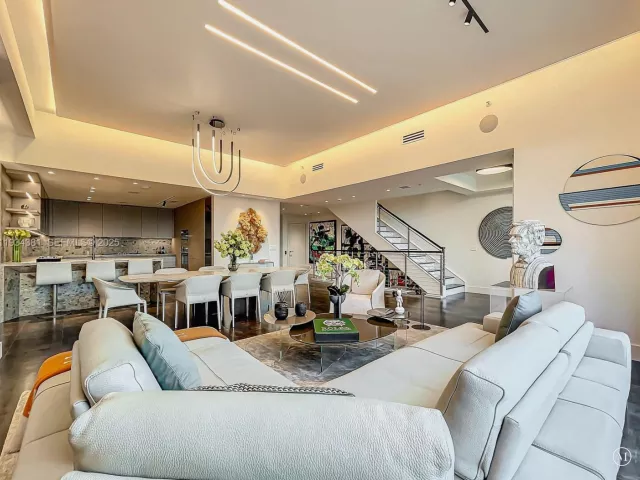 2-bedroom condo for sale in Hollywood - 3501 N Ocean Dr V5 - MondialRealty
