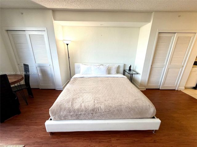 Apartment for rent  Unit #484S - photo 7433144