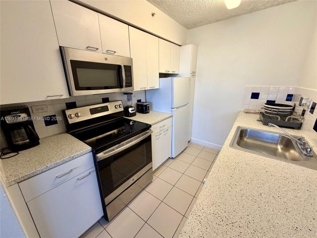 Apartment for rent  Unit #484S - photo 7433149