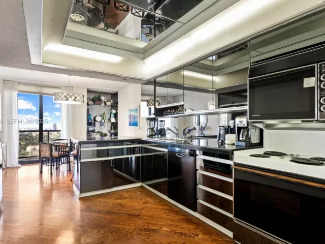 Apartment for sale  Unit #17-D - photo 6928758