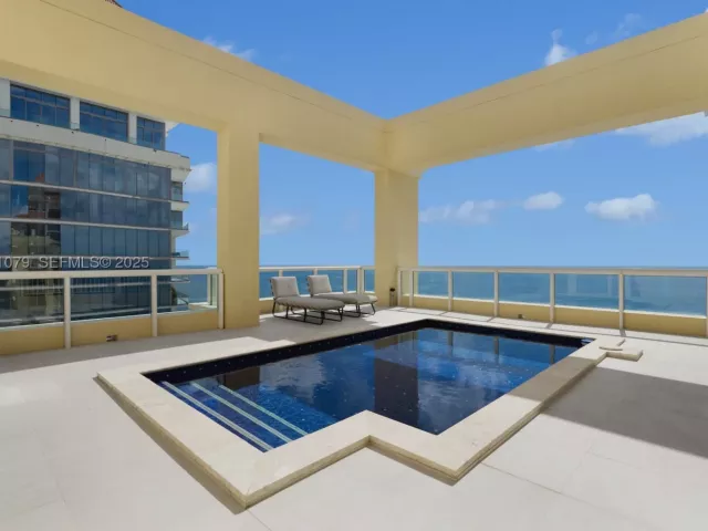 5-bedroom condo for sale in Sunny Isles Beach - 17875 Collins Ave PH5002 - MondialRealty