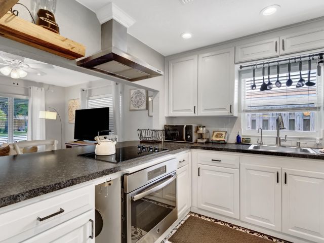 Home for sale at 6410 S Olive Avenue - photo 6927330