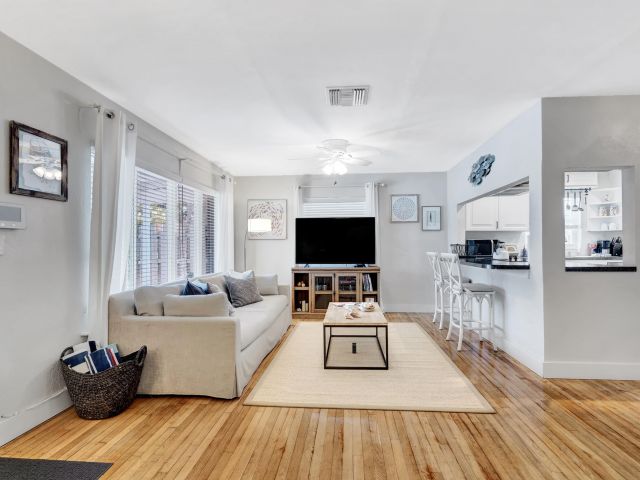 Home for sale at 6410 S Olive Avenue - photo 6927335