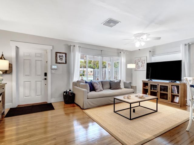 Home for sale at 6410 S Olive Avenue - photo 6927336