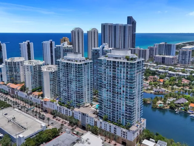 5-bedroom condo for sale in Sunny Isles Beach - 300 Sunny Isles Blvd 4-TS-04 - MondialRealty