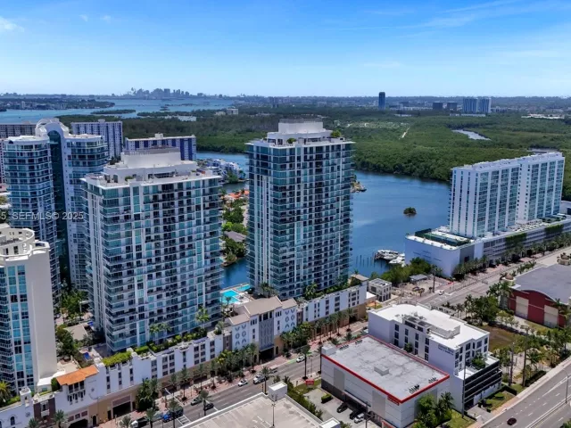 5-bedroom condo for sale in Sunny Isles Beach - 300 Sunny Isles Blvd 4-TS-04 - MondialRealty