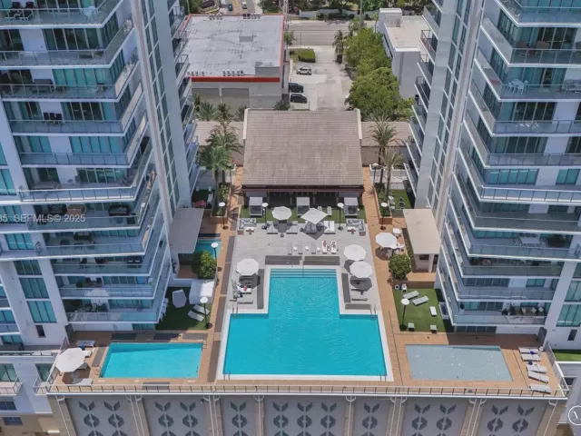 5-bedroom condo for sale in Sunny Isles Beach - 300 Sunny Isles Blvd 4-TS-04 - MondialRealty