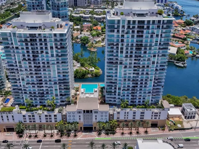 5-bedroom condo for sale in Sunny Isles Beach - 300 Sunny Isles Blvd 4-TS-04 - MondialRealty