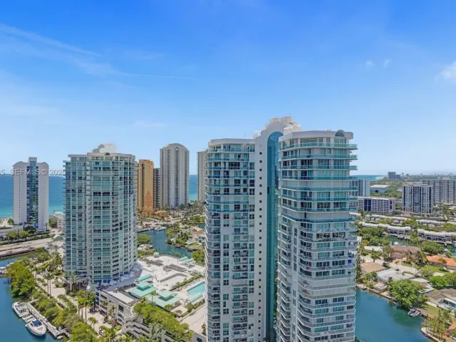 5-bedroom condo for sale in Sunny Isles Beach - 300 Sunny Isles Blvd 4-TS-04 - MondialRealty