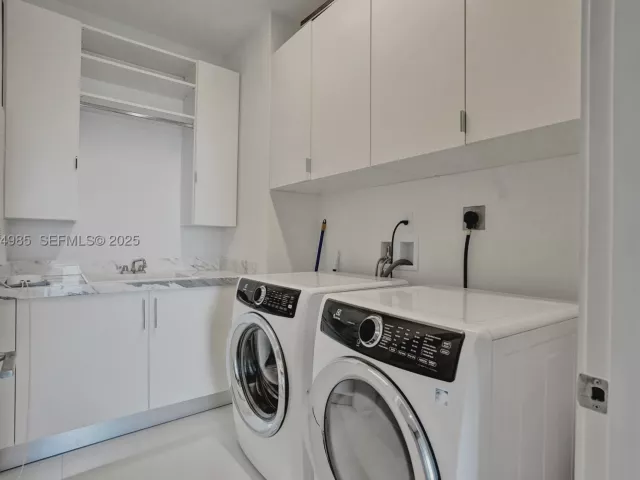 5-bedroom condo for sale in Sunny Isles Beach - 300 Sunny Isles Blvd 4-TS-04 - MondialRealty