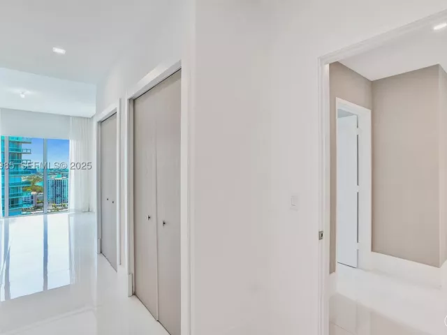 5-bedroom condo for sale in Sunny Isles Beach - 300 Sunny Isles Blvd 4-TS-04 - MondialRealty