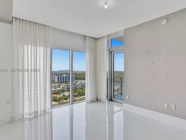 5-bedroom condo for sale in Sunny Isles Beach - 300 Sunny Isles Blvd 4-TS-04 - MondialRealty