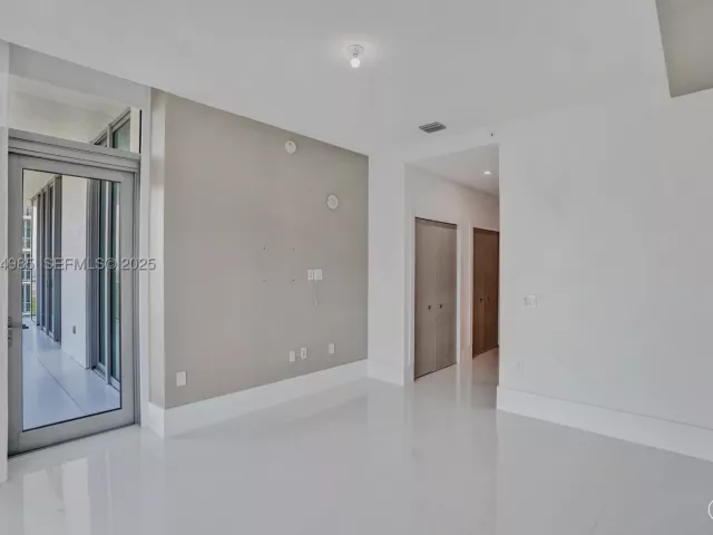 5-bedroom condo for sale in Sunny Isles Beach - 300 Sunny Isles Blvd 4-TS-04 - MondialRealty