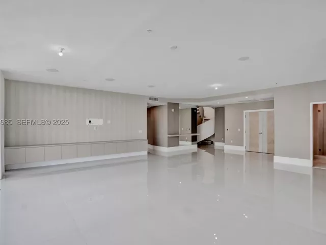 5-bedroom condo for sale in Sunny Isles Beach - 300 Sunny Isles Blvd 4-TS-04 - MondialRealty