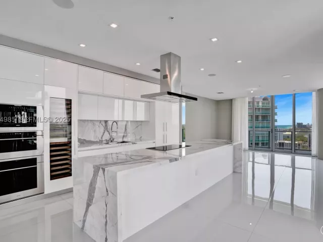 5-bedroom condo for sale in Sunny Isles Beach - 300 Sunny Isles Blvd 4-TS-04 - MondialRealty