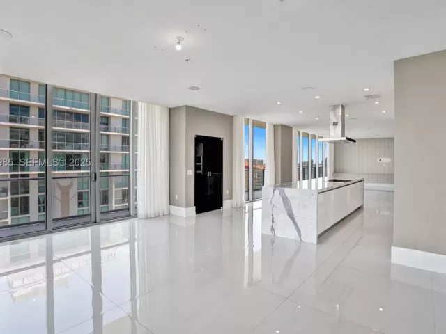 5-bedroom condo for sale in Sunny Isles Beach - 300 Sunny Isles Blvd 4-TS-04 - MondialRealty