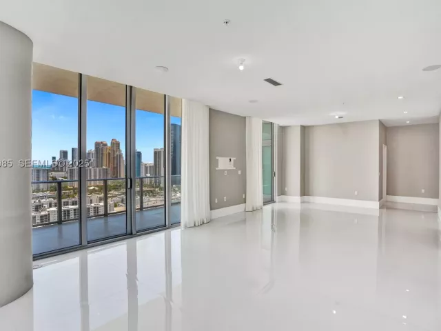 5-bedroom condo for sale in Sunny Isles Beach - 300 Sunny Isles Blvd 4-TS-04 - MondialRealty