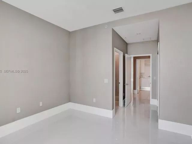 5-bedroom condo for sale in Sunny Isles Beach - 300 Sunny Isles Blvd 4-TS-04 - MondialRealty