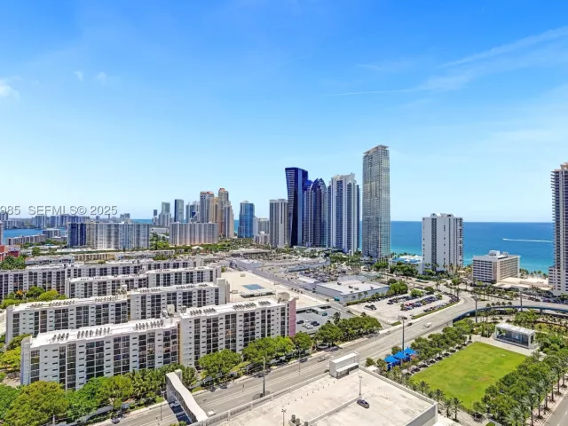 5-bedroom condo for sale in Sunny Isles Beach - 300 Sunny Isles Blvd 4-TS-04 - MondialRealty