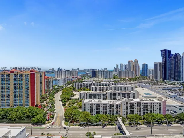 5-bedroom condo for sale in Sunny Isles Beach - 300 Sunny Isles Blvd 4-TS-04 - MondialRealty