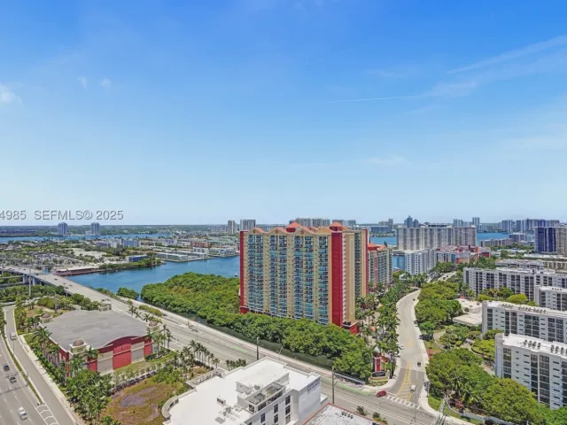 5-bedroom condo for sale in Sunny Isles Beach - 300 Sunny Isles Blvd 4-TS-04 - MondialRealty