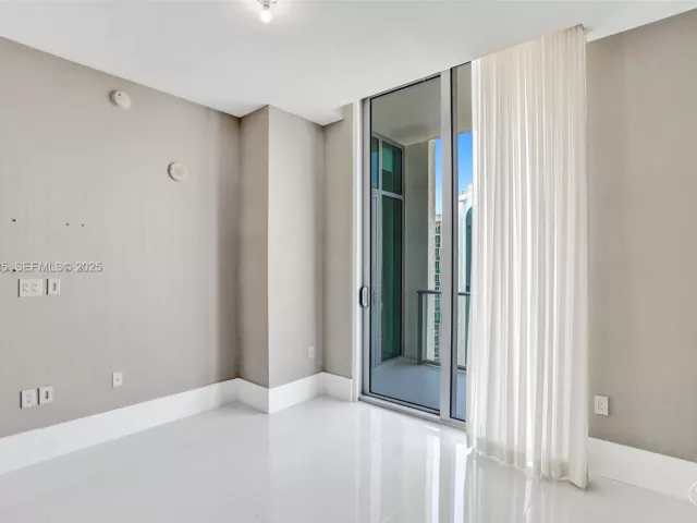 5-bedroom condo for sale in Sunny Isles Beach - 300 Sunny Isles Blvd 4-TS-04 - MondialRealty