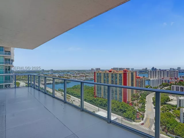 5-bedroom condo for sale in Sunny Isles Beach - 300 Sunny Isles Blvd 4-TS-04 - MondialRealty
