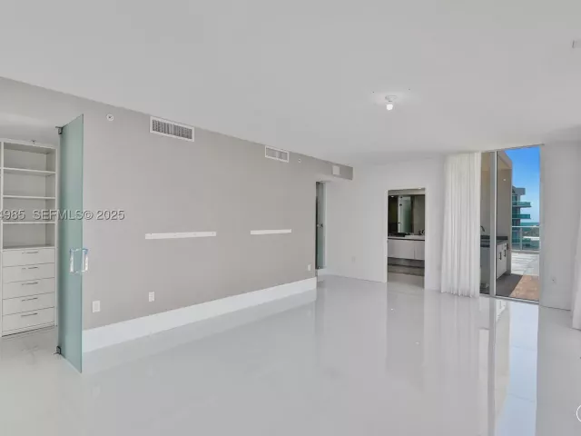 5-bedroom condo for sale in Sunny Isles Beach - 300 Sunny Isles Blvd 4-TS-04 - MondialRealty