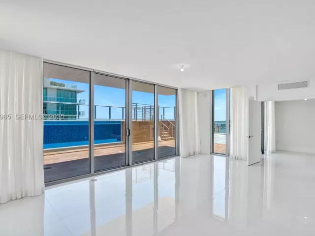 5-bedroom condo for sale in Sunny Isles Beach - 300 Sunny Isles Blvd 4-TS-04 - MondialRealty