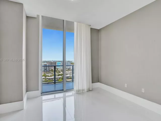 5-bedroom condo for sale in Sunny Isles Beach - 300 Sunny Isles Blvd 4-TS-04 - MondialRealty