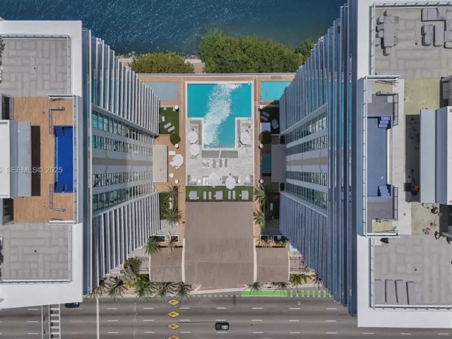 5-bedroom condo for sale in Sunny Isles Beach - 300 Sunny Isles Blvd 4-TS-04 - MondialRealty