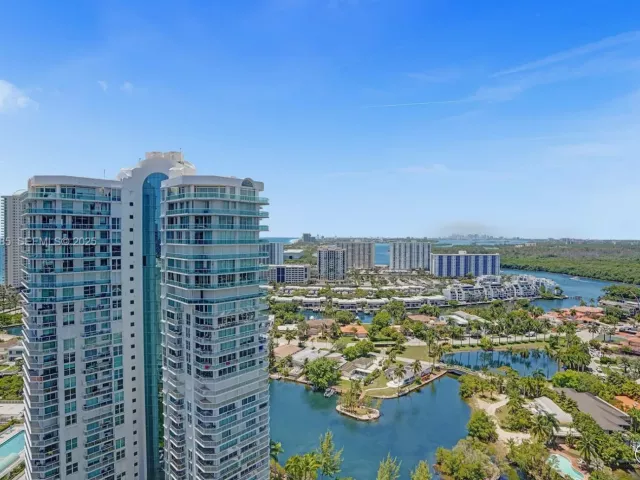 5-bedroom condo for sale in Sunny Isles Beach - 300 Sunny Isles Blvd 4-TS-04 - MondialRealty