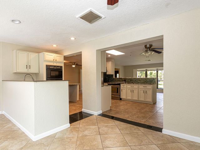 Home for rent at 169 Armadillo Way - photo 6928025