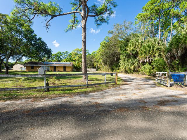 Home for rent at 169 Armadillo Way - photo 6928041