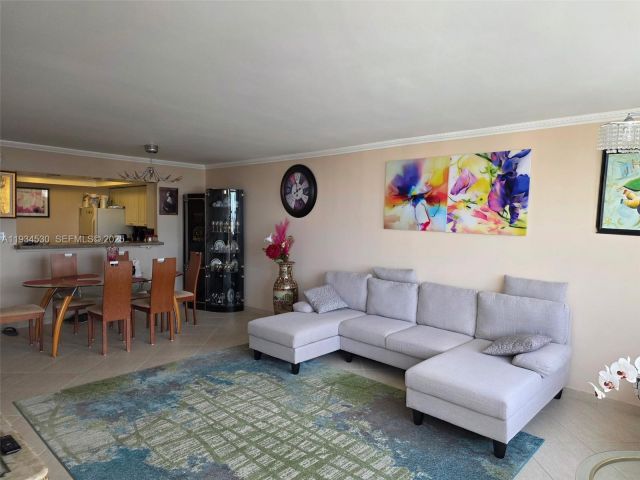1-bedroom condo for rent in Hallandale Beach - 3180 S Ocean Dr 1617 - MondialRealty