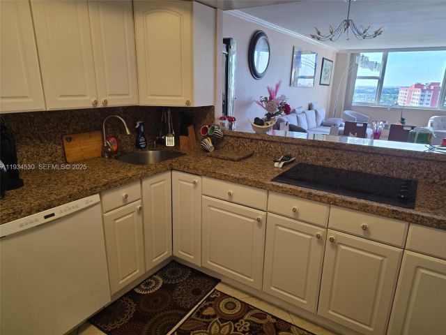 1-bedroom condo for rent in Hallandale Beach - 3180 S Ocean Dr 1617 - MondialRealty