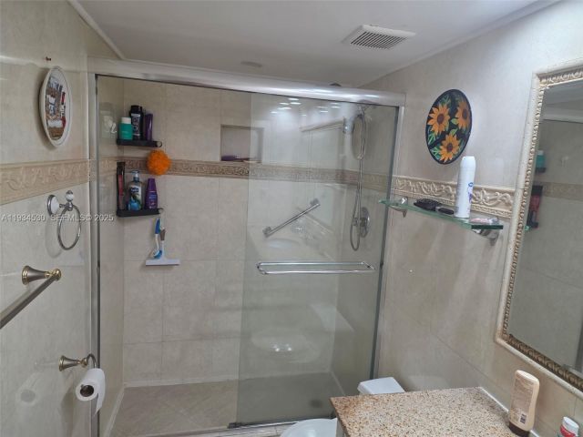 1-bedroom condo for rent in Hallandale Beach - 3180 S Ocean Dr 1617 - MondialRealty