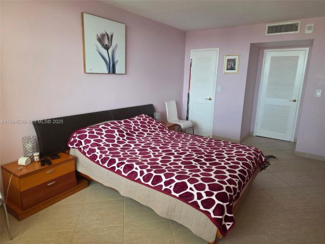 1-bedroom condo for rent in Hallandale Beach - 3180 S Ocean Dr 1617 - MondialRealty