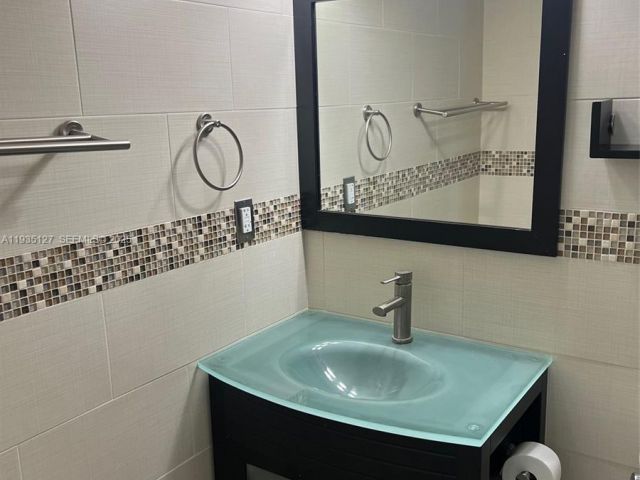 condo for rent in Hollywood - 2501 S Ocean Dr 1112 - MondialRealty