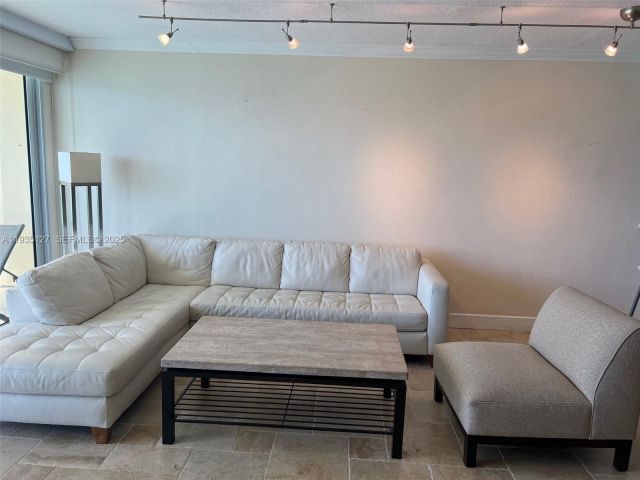 condo for rent in Hollywood - 2501 S Ocean Dr 1112 - MondialRealty