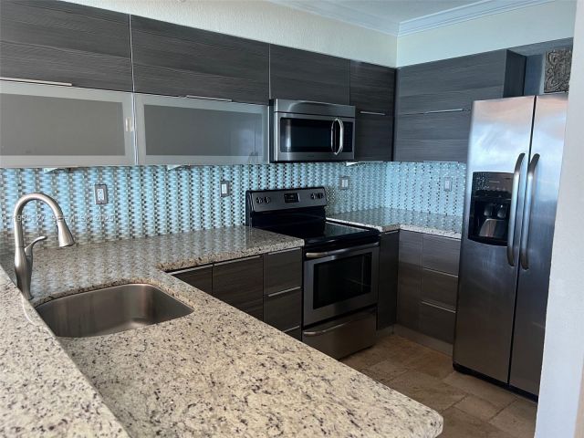 condo for rent in Hollywood - 2501 S Ocean Dr 1112 - MondialRealty