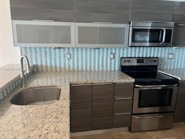 condo for rent in Hollywood - 2501 S Ocean Dr 1112 - MondialRealty