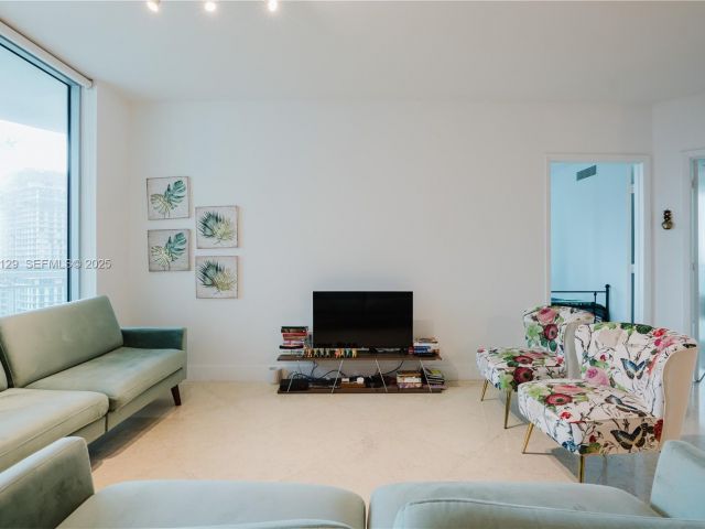 Apartment for rent  Unit #1814 - photo 7436389