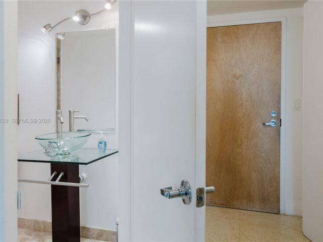 Apartment for rent  Unit #1814 - photo 7436394