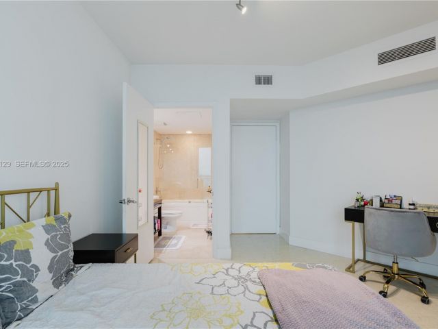 Apartment for rent  Unit #1814 - photo 7436396