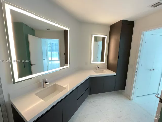 2-bedroom condo for sale in Miami - 851 NE 1st Ave 3103 - MondialRealty