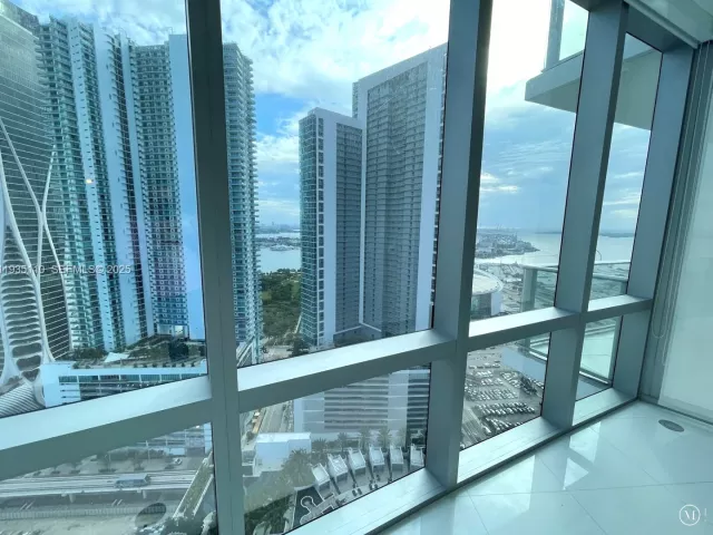 2-bedroom condo for sale in Miami - 851 NE 1st Ave 3103 - MondialRealty