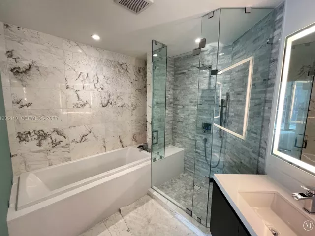 2-bedroom condo for sale in Miami - 851 NE 1st Ave 3103 - MondialRealty