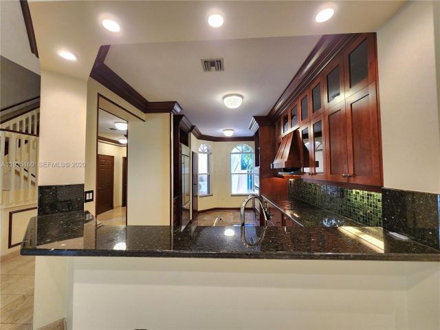 Home for rent at 21028 NE 34th Ct 21028 - photo 6932965